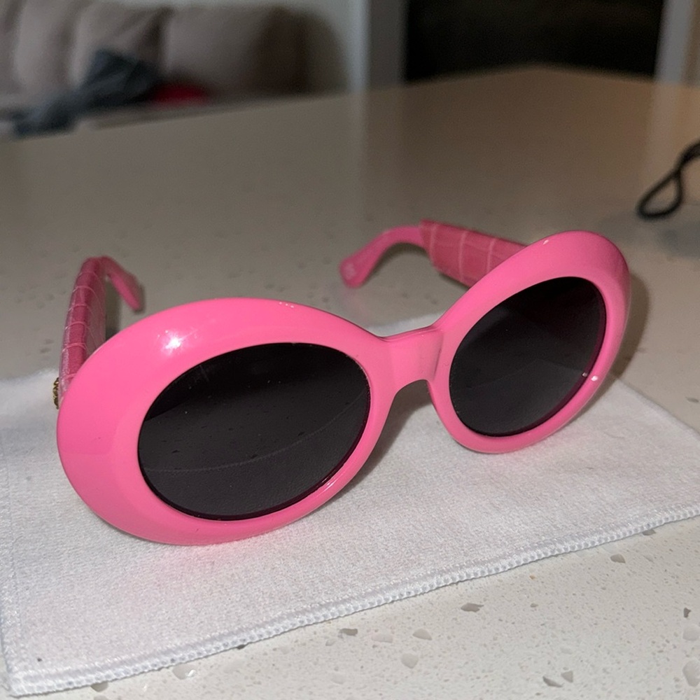 Gianni Versace Vintage Pink Medusa Authentic Unisex